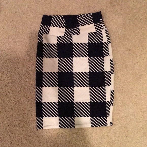 LuLaRoe Dresses & Skirts - Lularoe Cassie skirt
